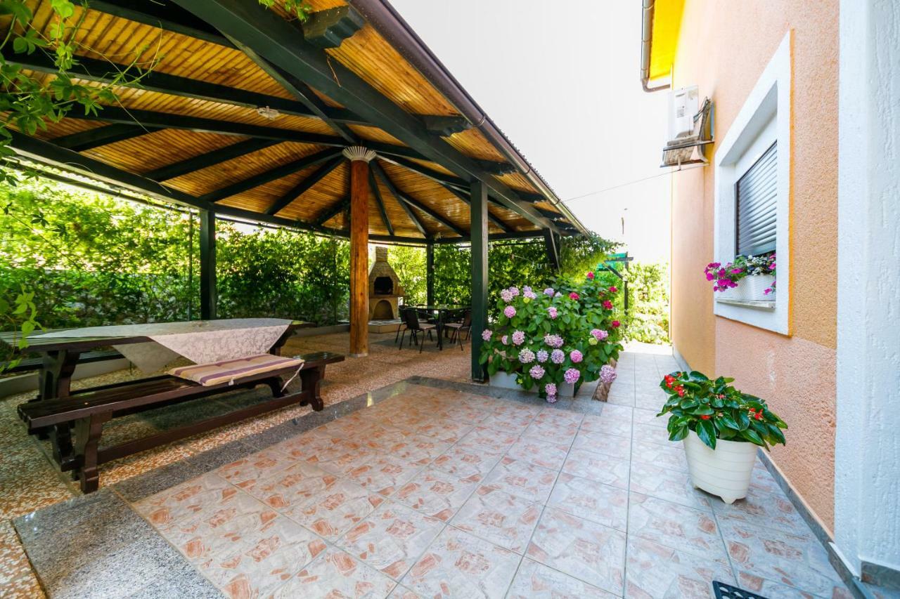 Apartments Bozena Крк Екстер'єр фото